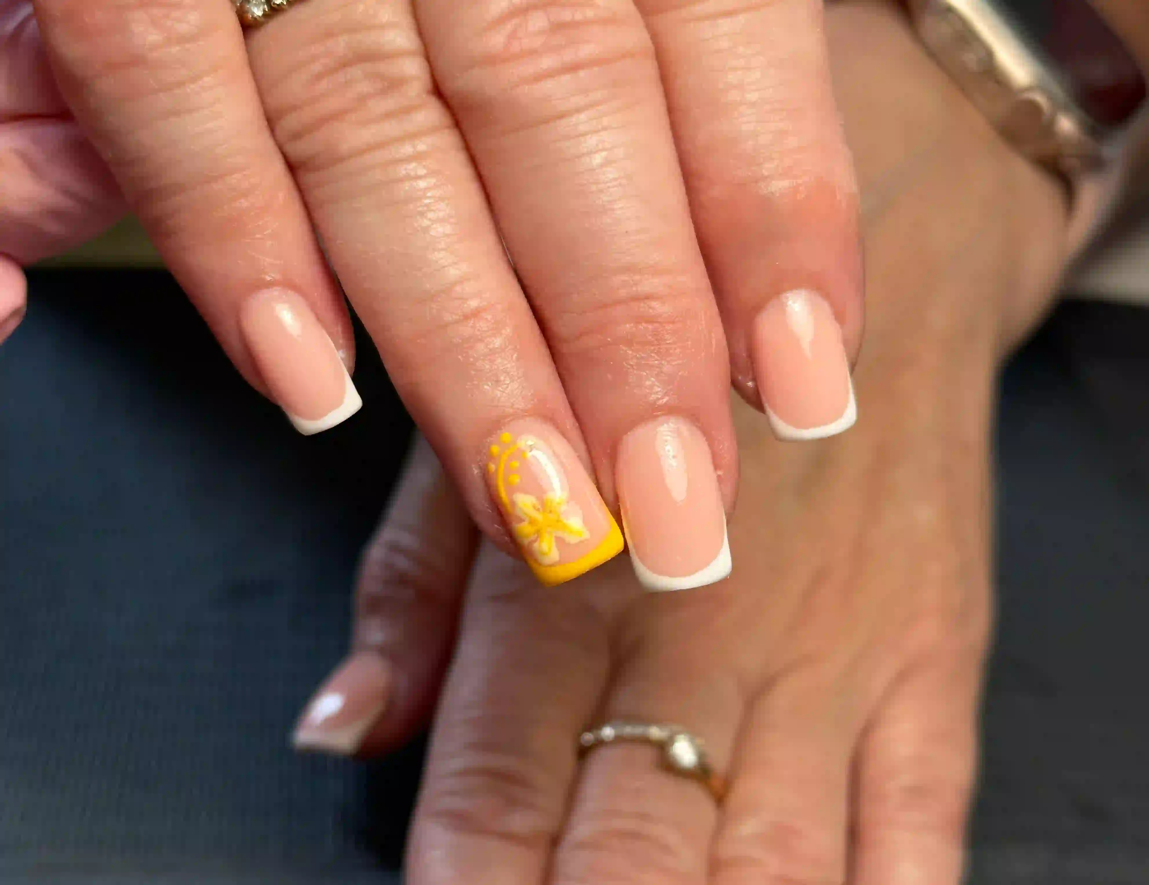 Simple nail art by Jodie Leslie