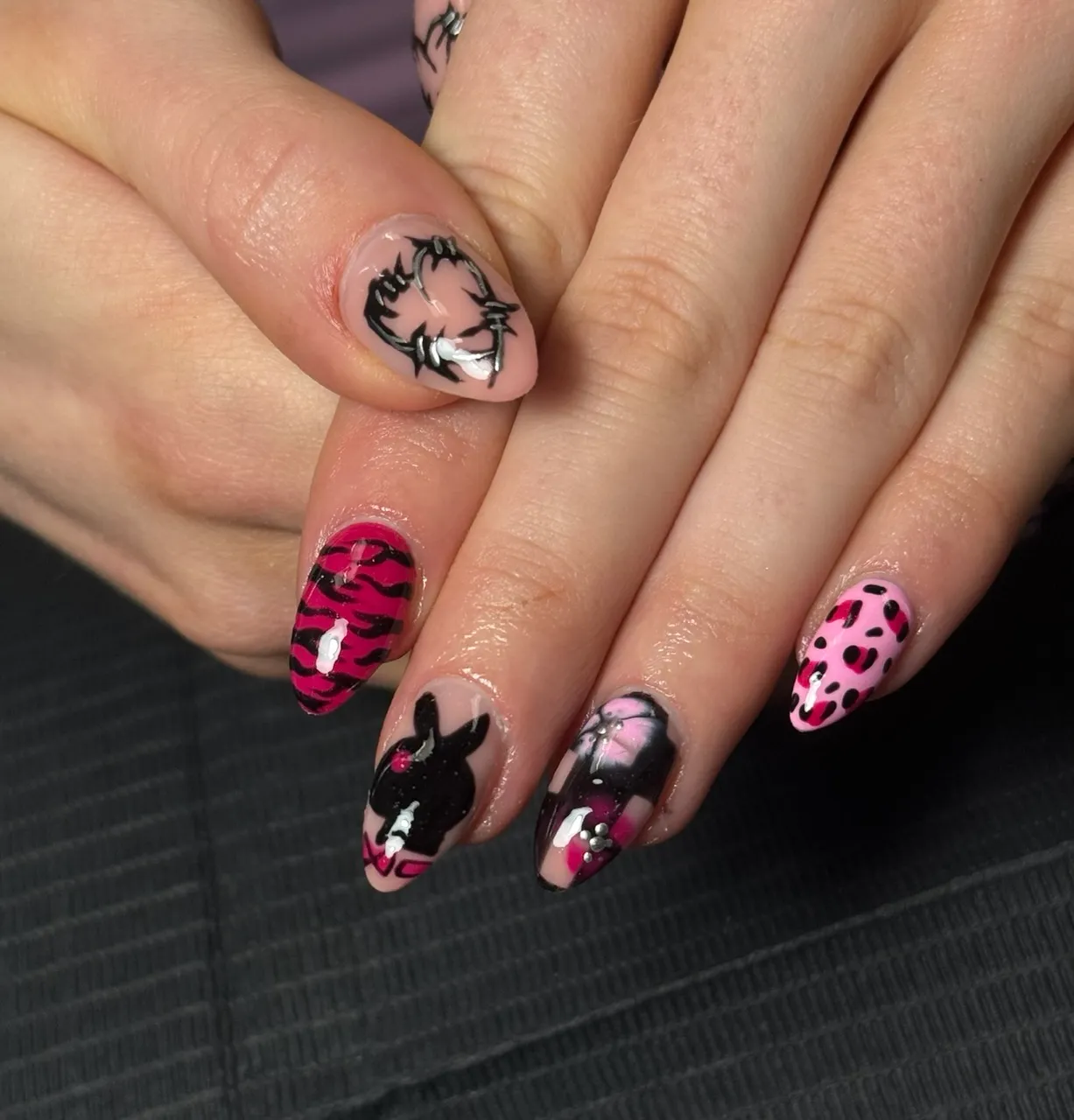 Client with advanced nail art by Jodie Leslie.